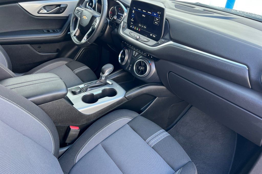 Used 2025 Chevrolet Blazer LT image 13