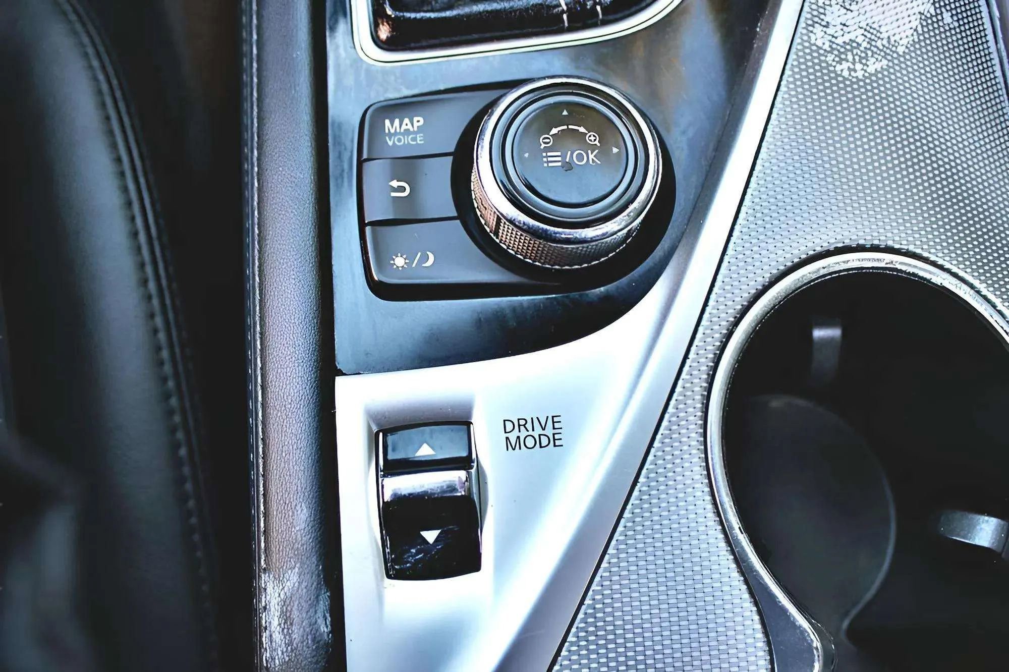 Used 2014 INFINITI Q50 Premium w/ Navigation Package RWD image 19