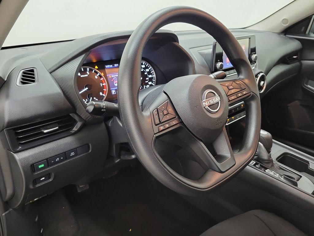 Used 2025 Nissan Sentra S image 18