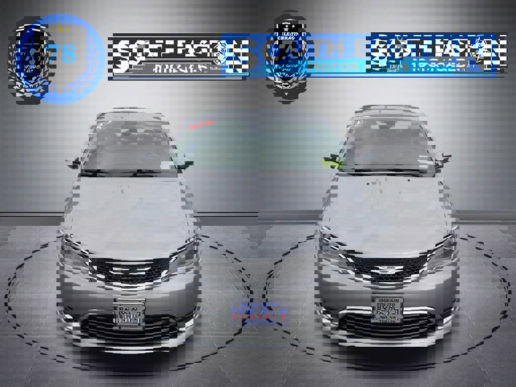 Used 2015 Chrysler 200 Limited w/ Convenience Group image 3