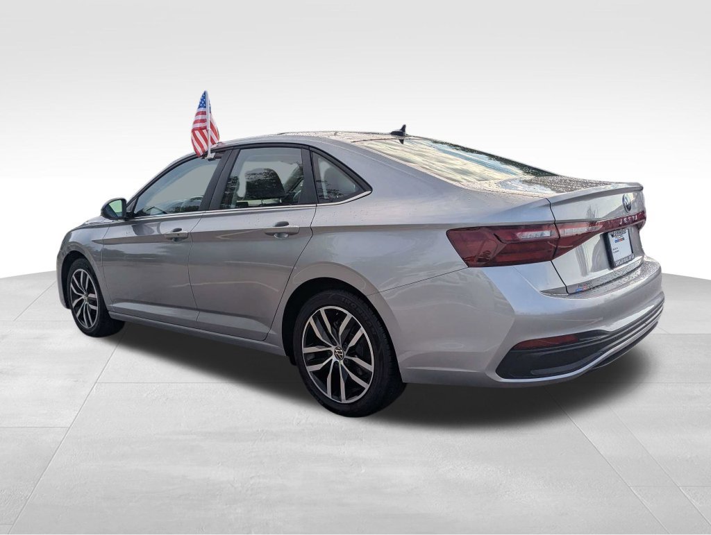 Used 2025 Volkswagen Jetta SE FWD image 6