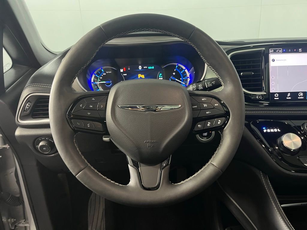Used 2024 Chrysler Pacifica Premium image 12