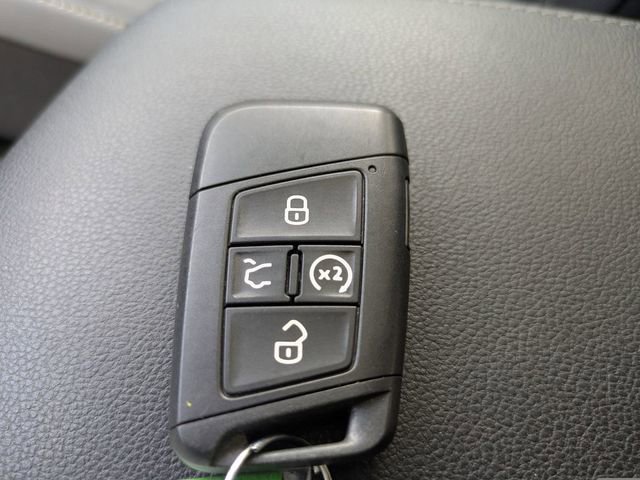 Certified 2023 Volkswagen Tiguan SE w/ Panoramic Sunroof Package FWD image 32