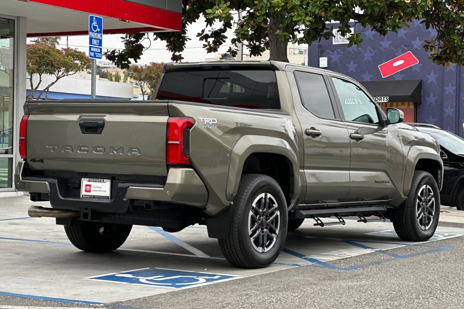 Used 2024 Toyota Tacoma TRD Sport w/ TRD Sport Upgrade Package AWD/4WD image 4