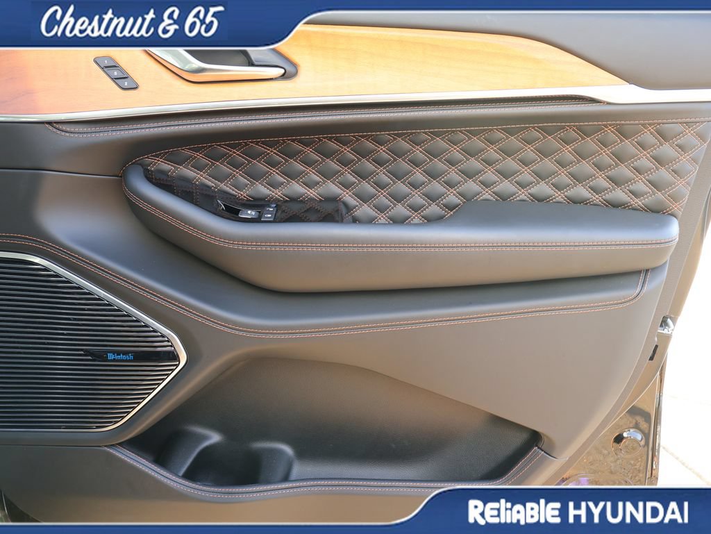 Used 2024 Jeep Grand Cherokee L Summit AWD/4WD image 8