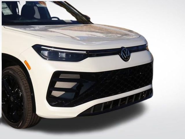 New 2026 Volkswagen Tiguan SE R-Line image 3
