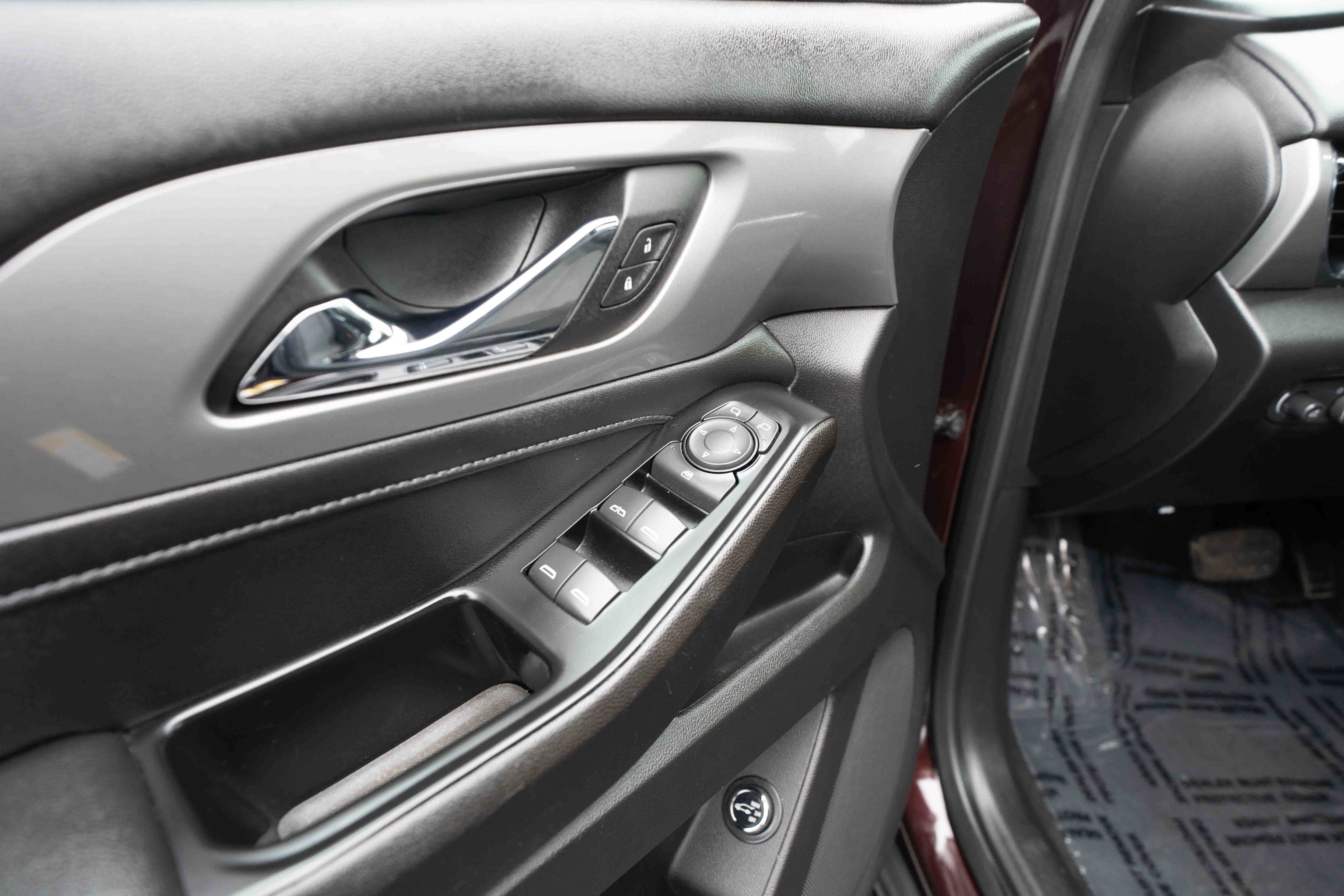 Used 2023 Chevrolet Traverse LT image 7