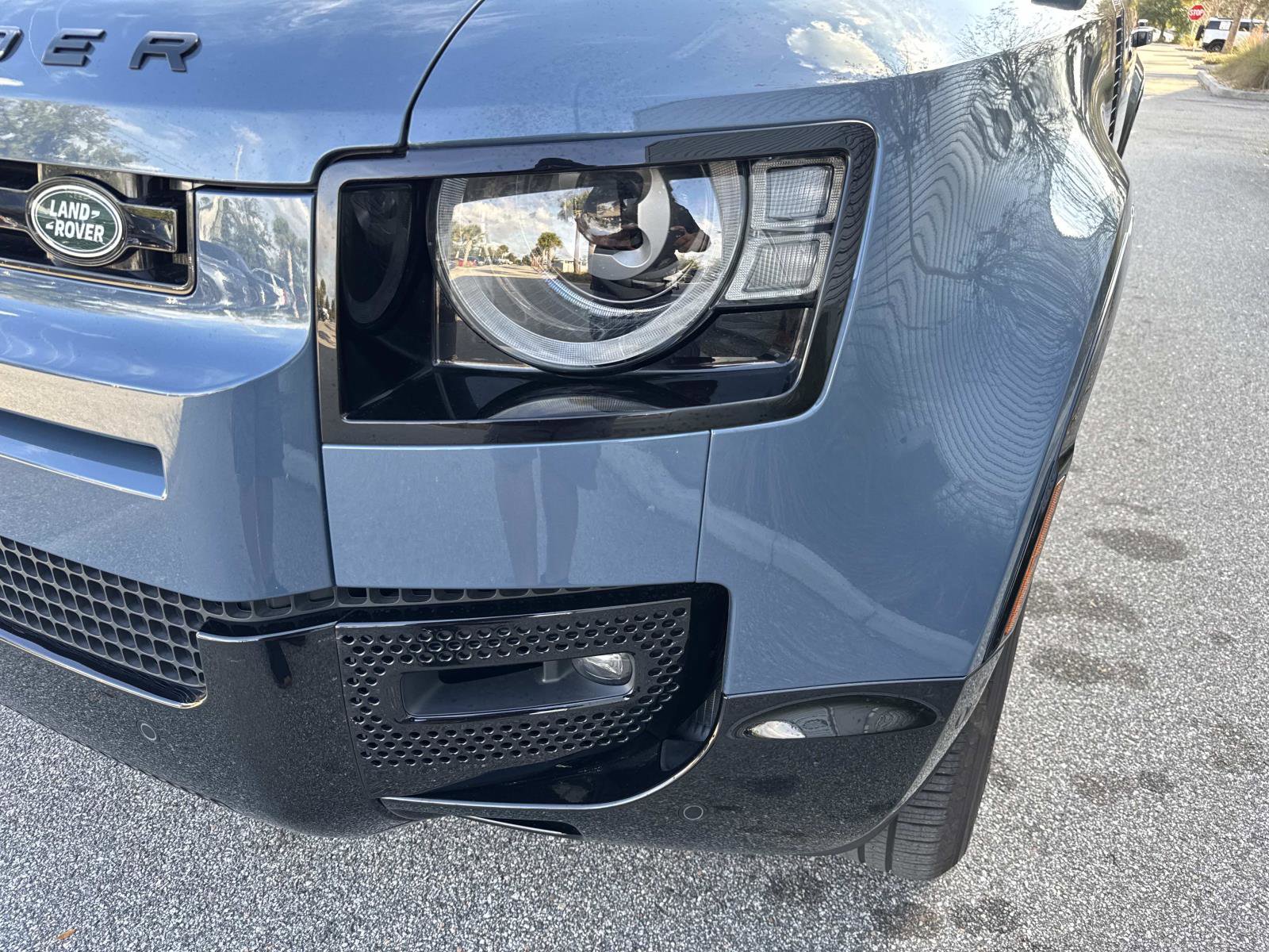 Used 2024 Land Rover Defender 110 X-Dynamic SE image 9