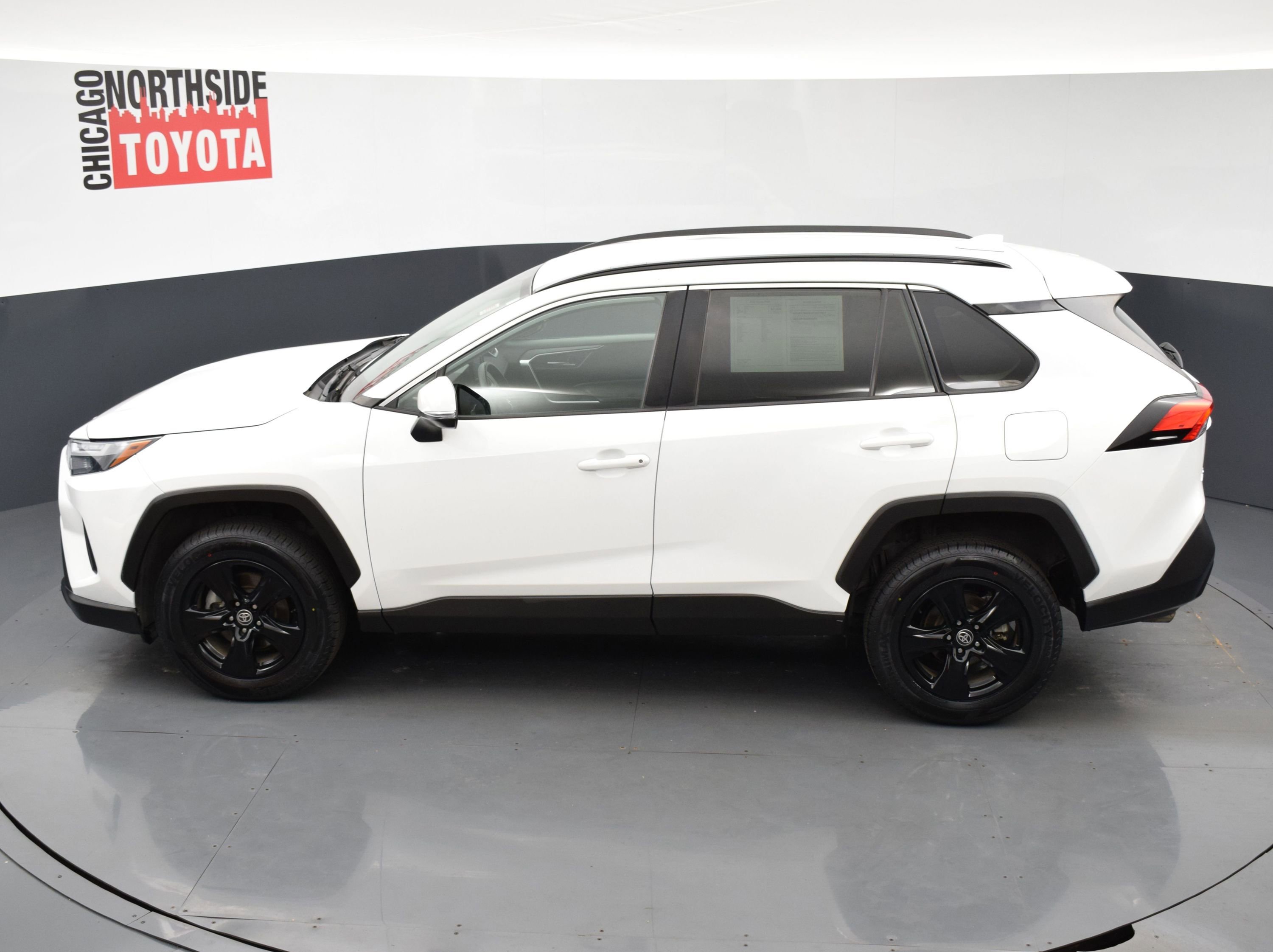 Used 2022 Toyota RAV4 XLE FWD image 17