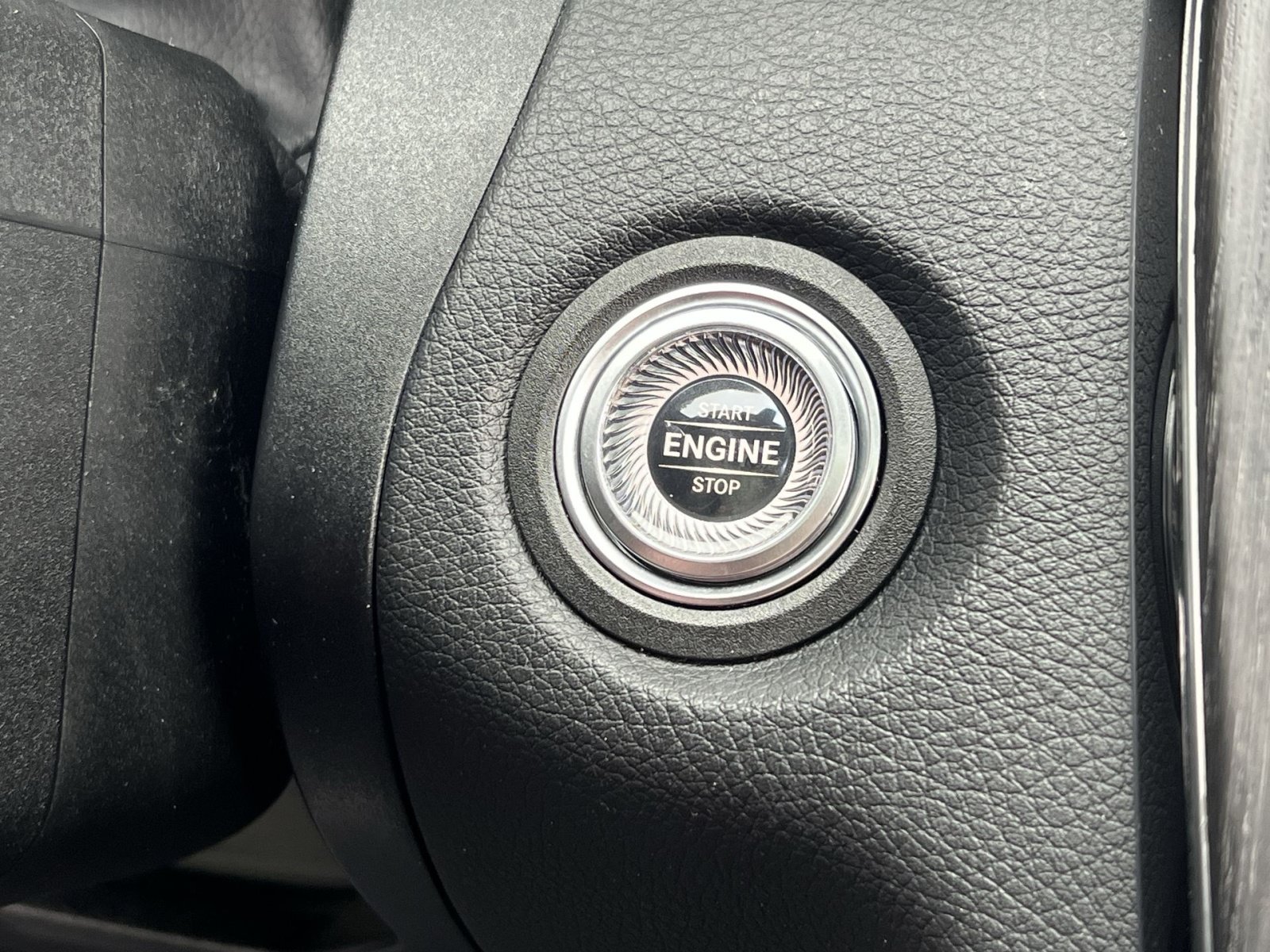Used 2019 Mercedes-Benz C 300 4MATIC Sedan image 38