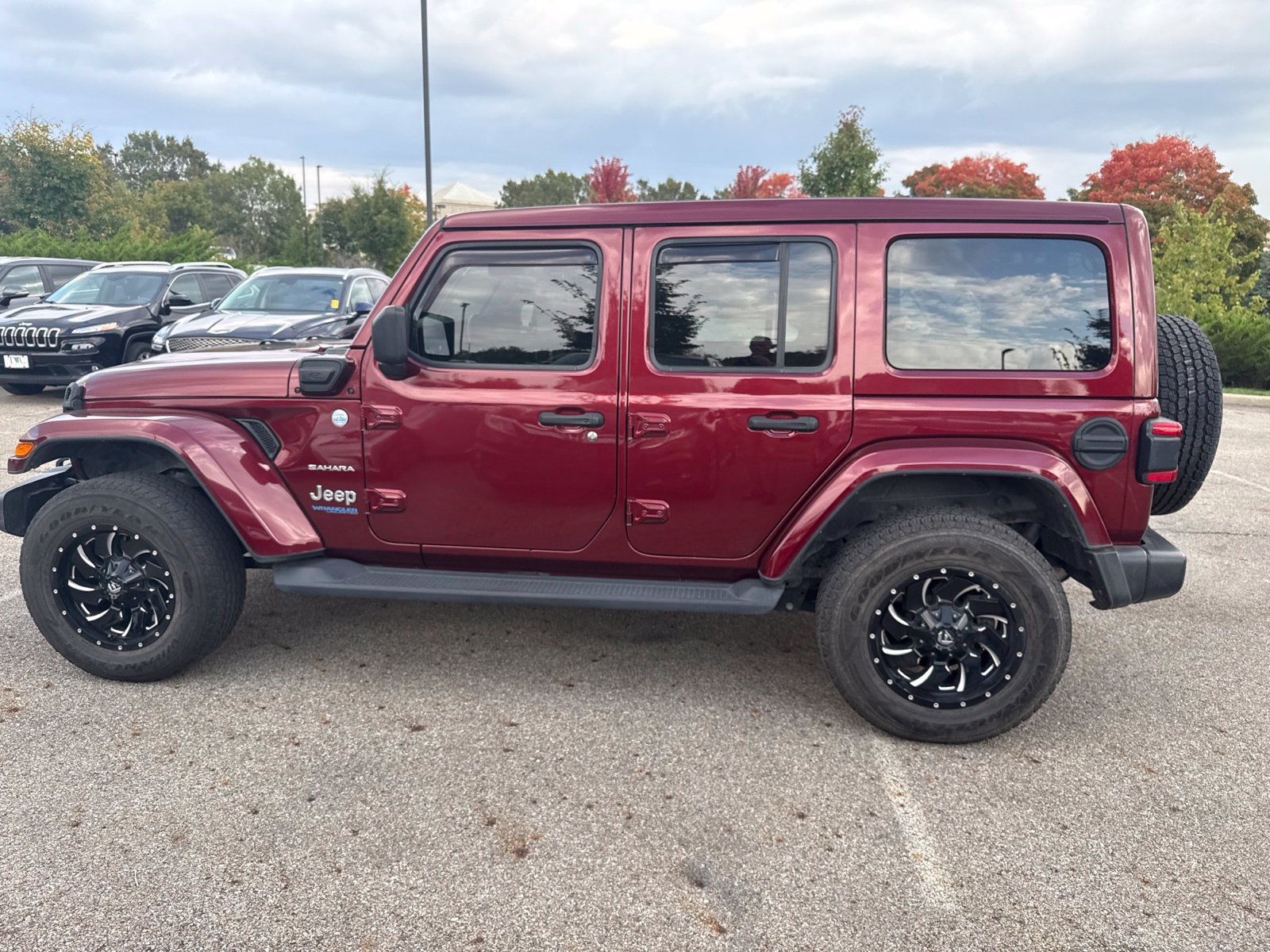 Used 2021 Jeep Wrangler Unlimited Sahara w/ Cold Weather Group AWD/4WD image 8