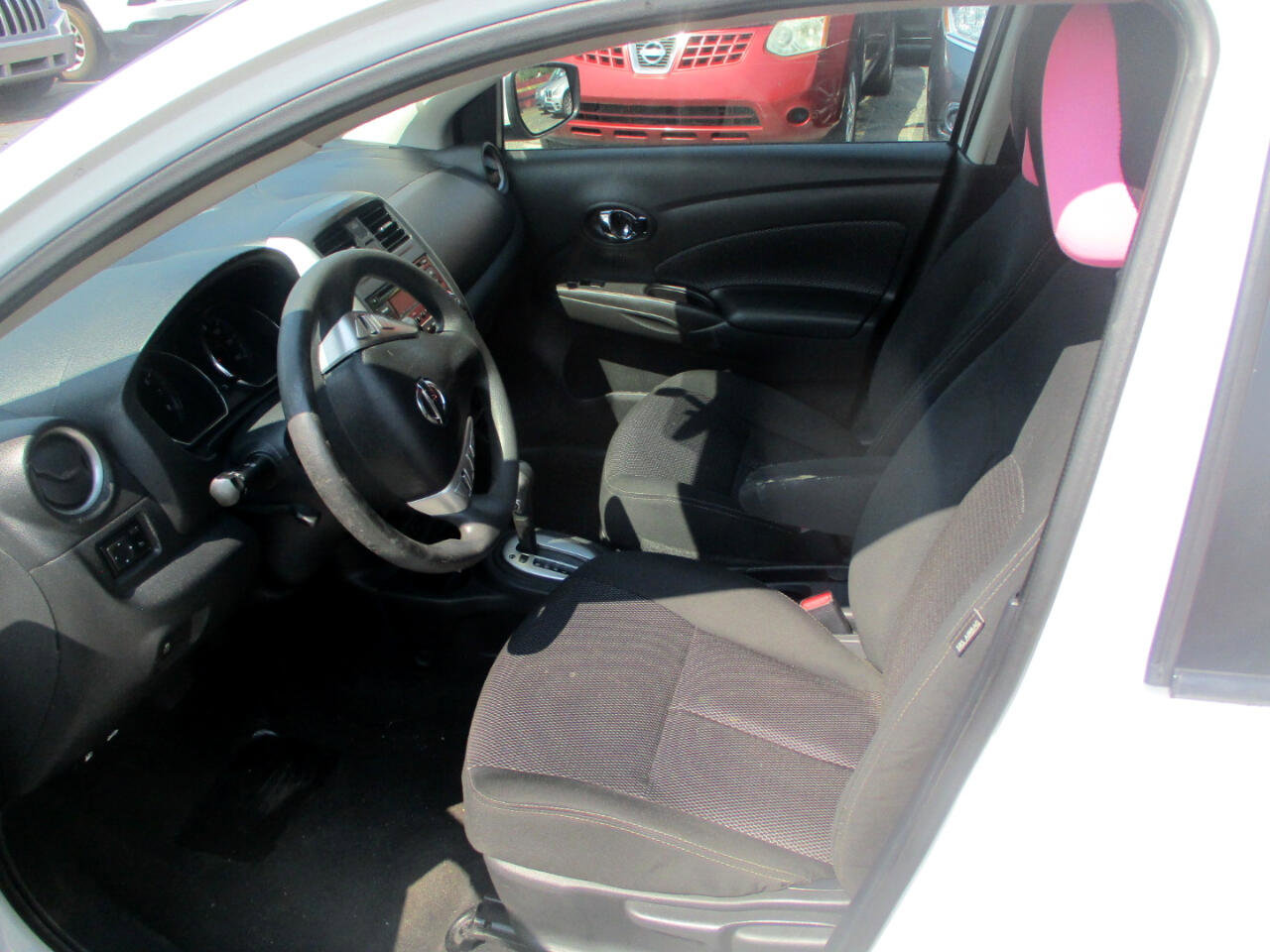 Used 2018 Nissan Versa SV image 9