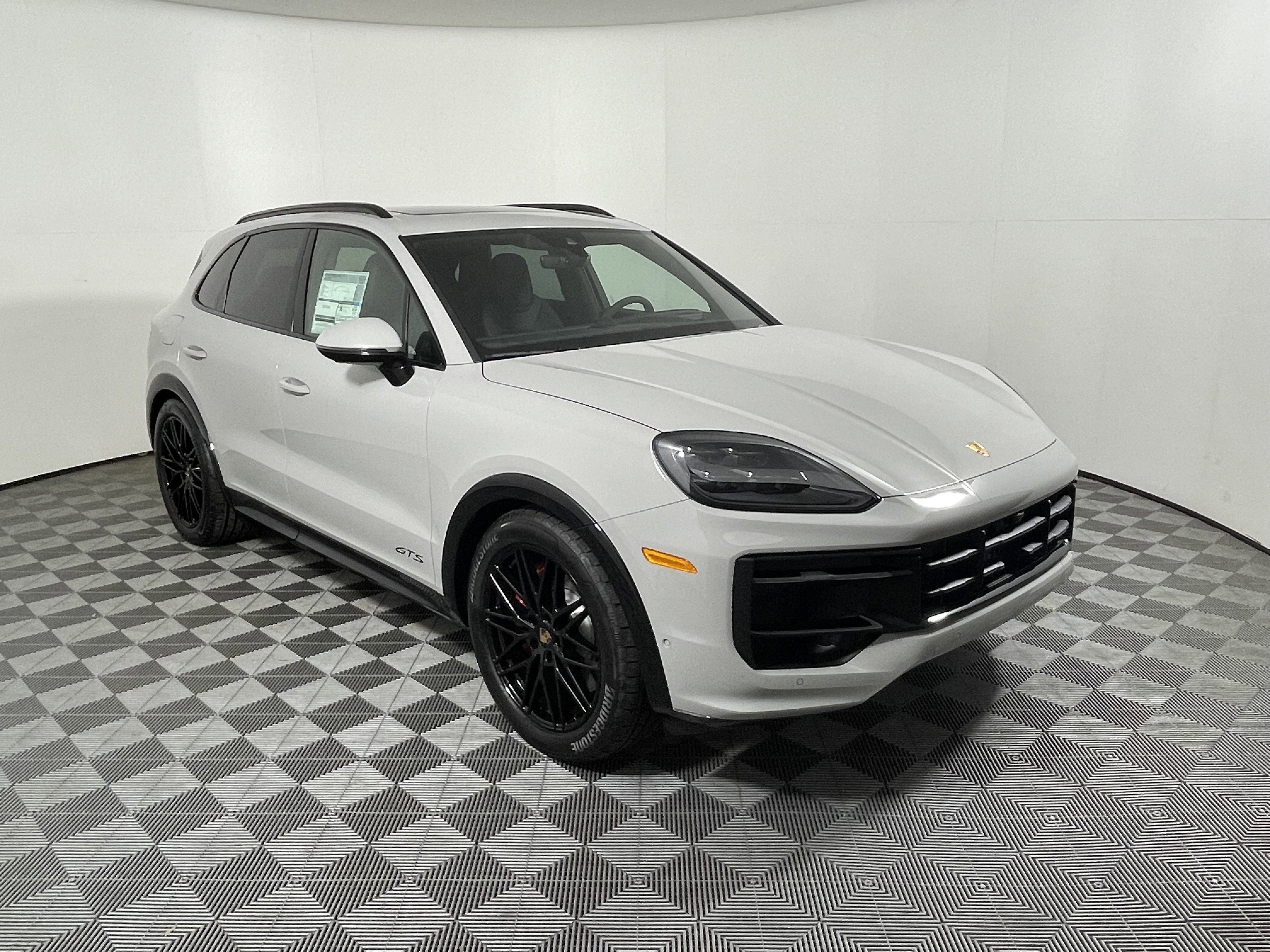 New 2026 Porsche Cayenne GTS image 9