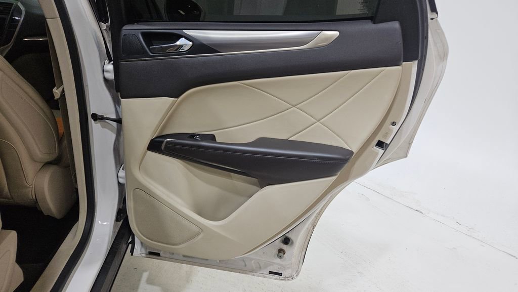Used 2019 Lincoln MKC Premiere image 15