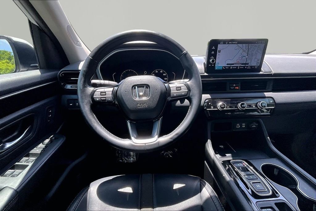 Used 2025 Honda Pilot Touring image 9