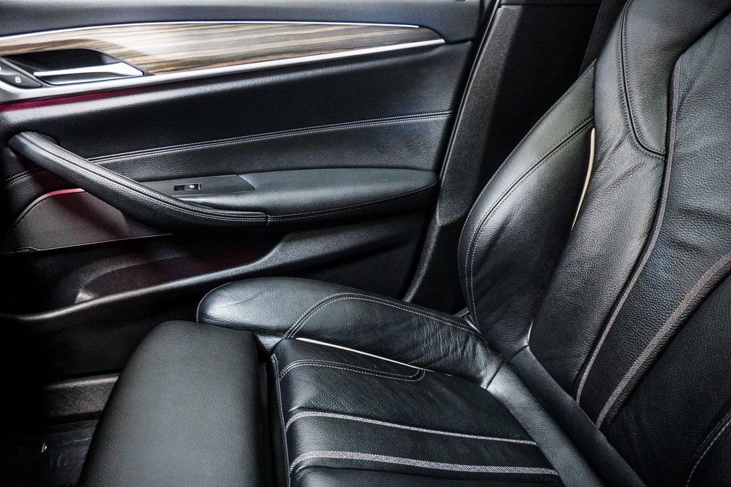 Used 2023 BMW 540i xDrive w/ Premium Package image 32