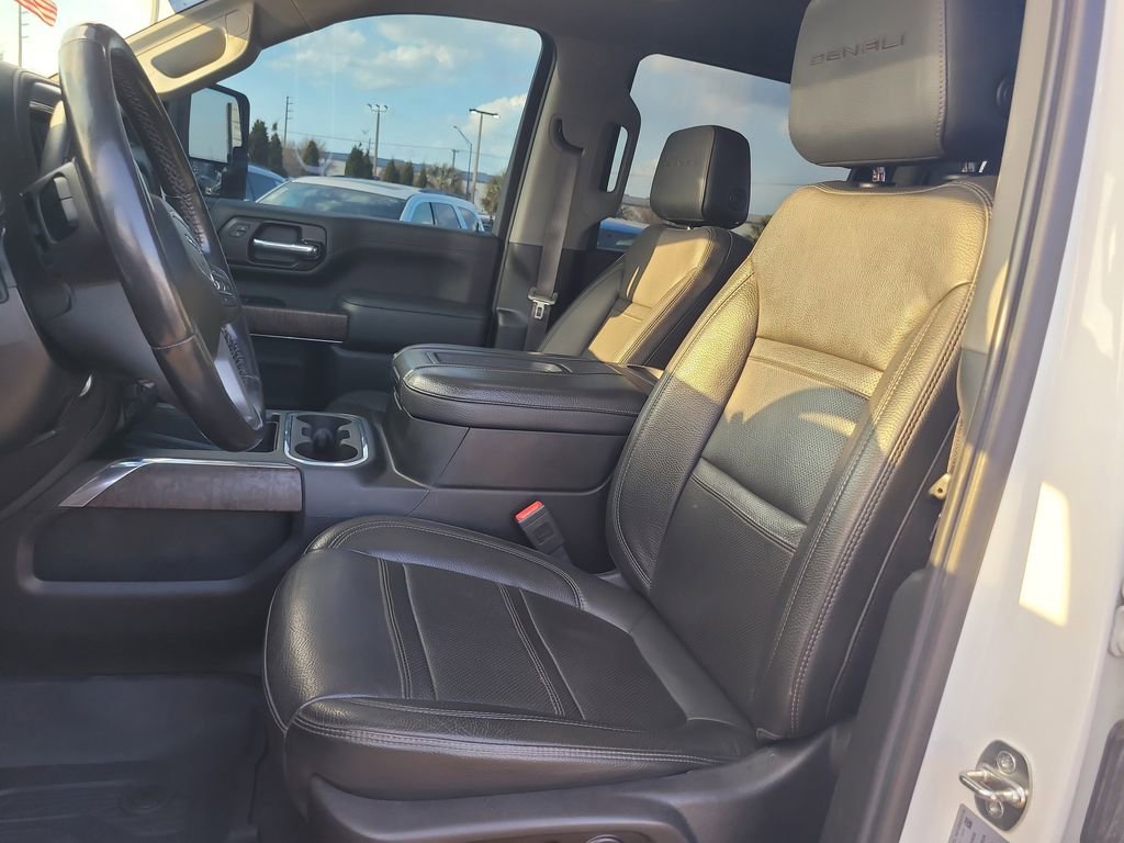Used 2022 GMC Sierra 3500 Denali w/ Denali Ultimate Package image 17