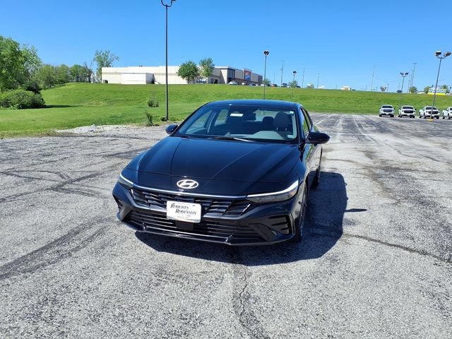 Used 2025 Hyundai Elantra SEL FWD image 38