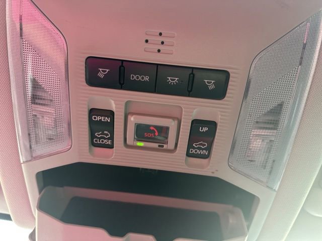 Used 2022 Toyota RAV4 XLE Premium image 38