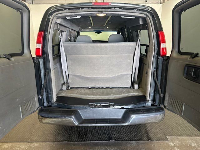 Used 2003 Chevrolet Express 1500 w/ Preferred Equipment Group 3 image 10