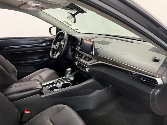 Used 2024 Nissan Altima 2.5 SV FWD image 11