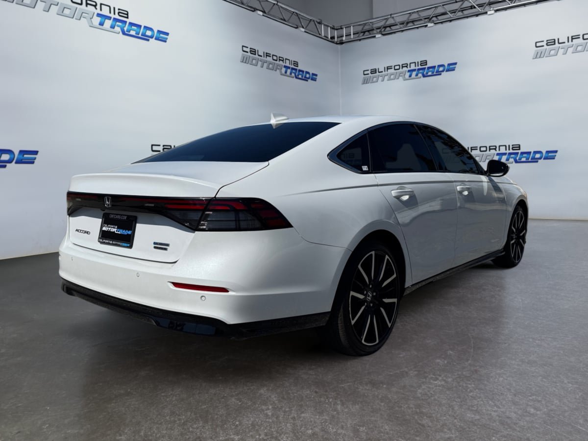 Used 2025 Honda Accord Touring image 5