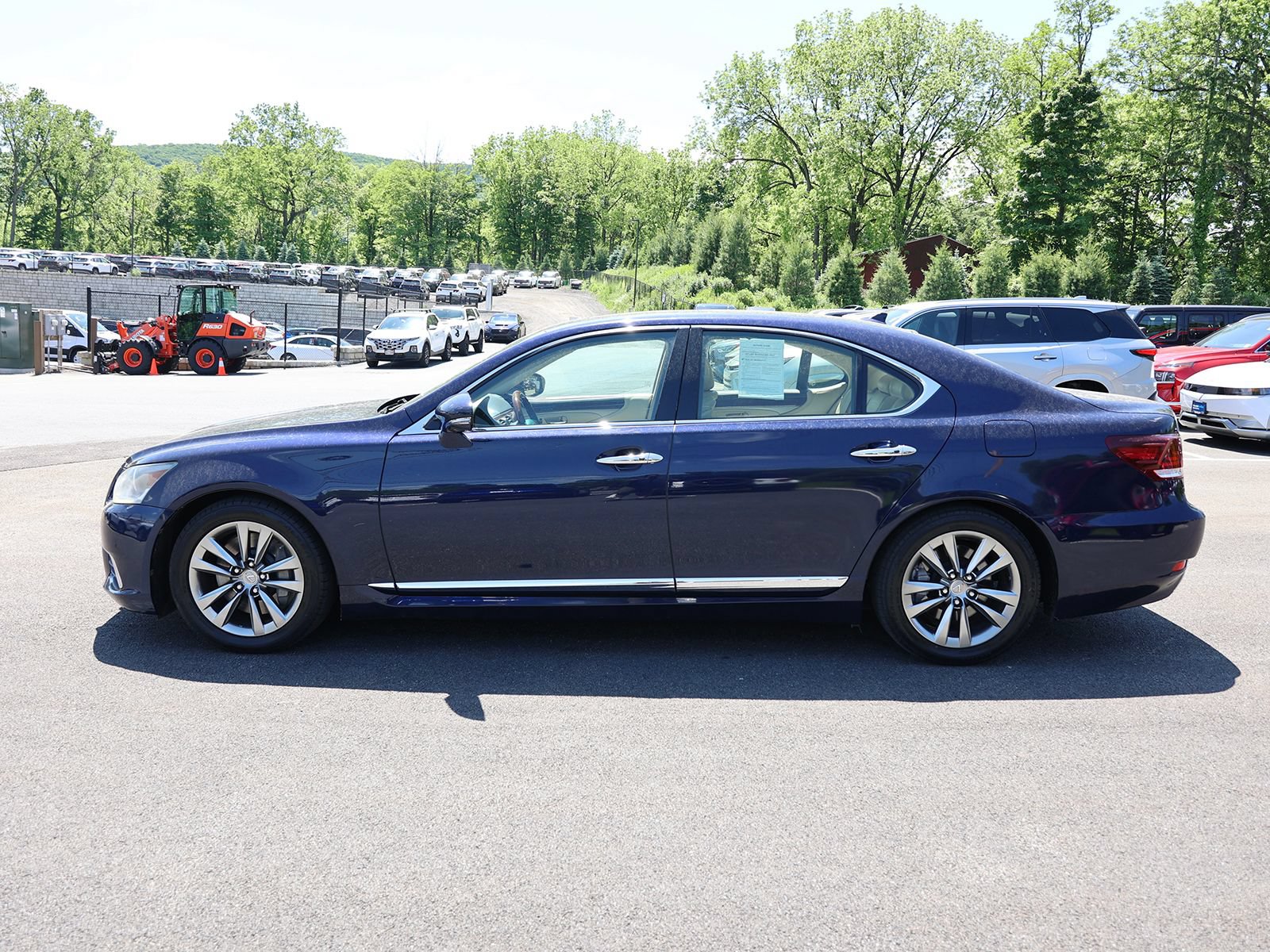 Used 2013 Lexus LS 460 AWD w/ Comfort Pkg image 4