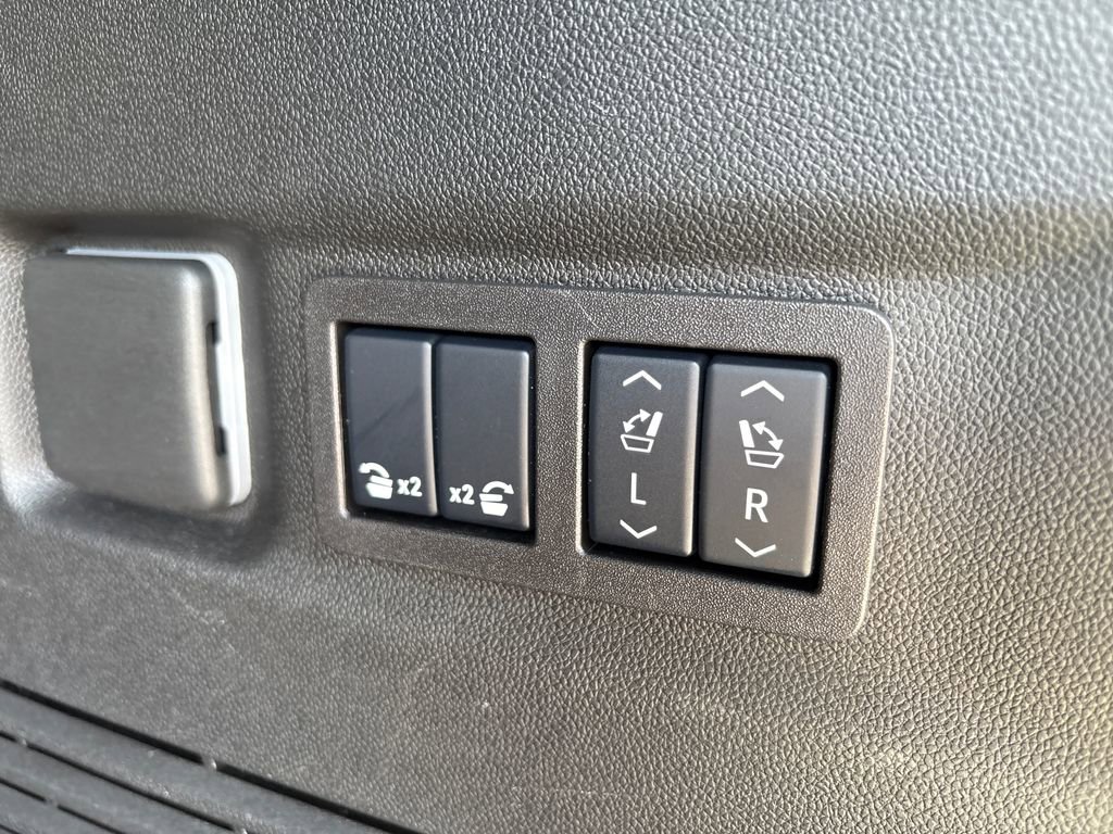Certified 2025 GMC Yukon XL Denali Ultimate AWD/4WD image 55