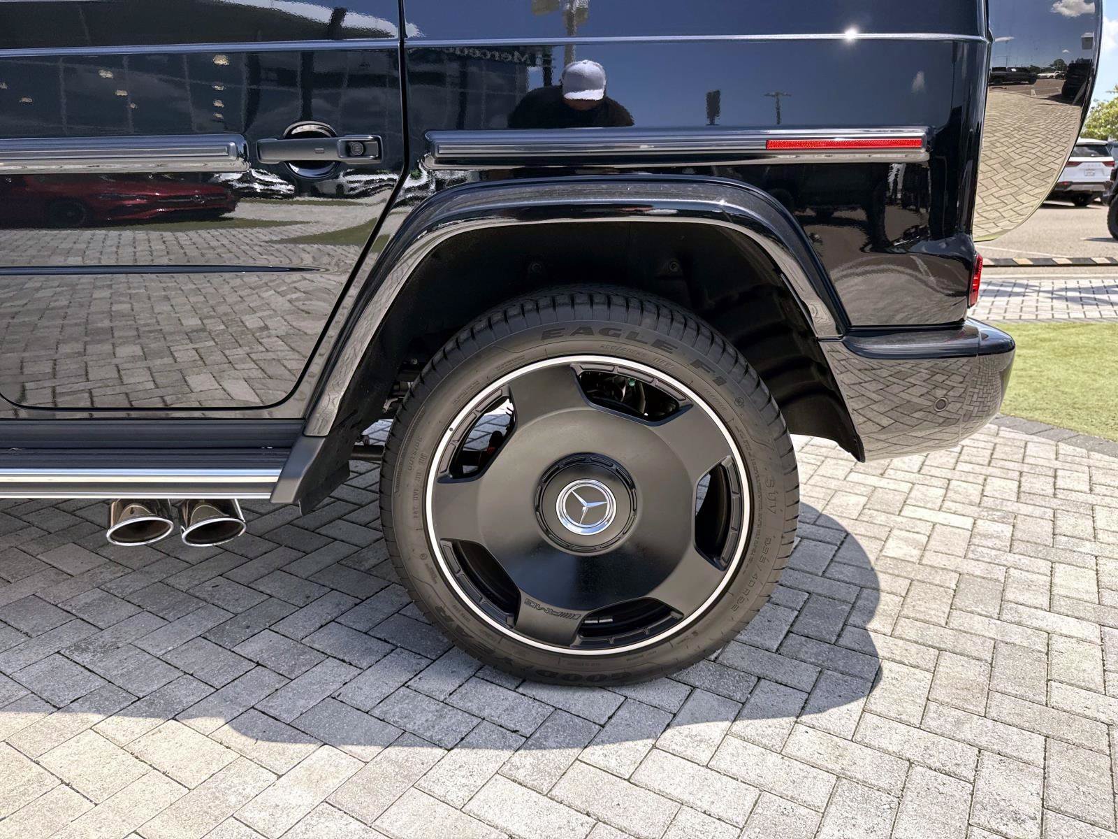 Certified 2025 Mercedes-Benz G 63 AMG 4MATIC w/ AMG Performance Package image 12