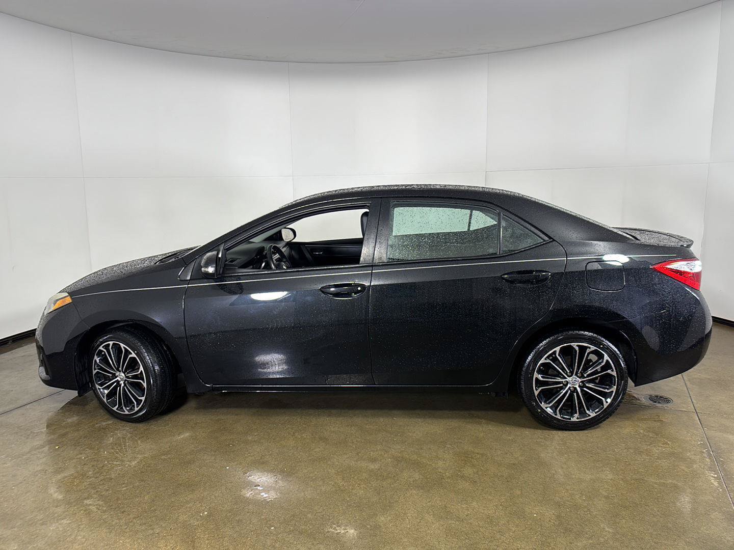 Used 2015 Toyota Corolla S FWD image 28