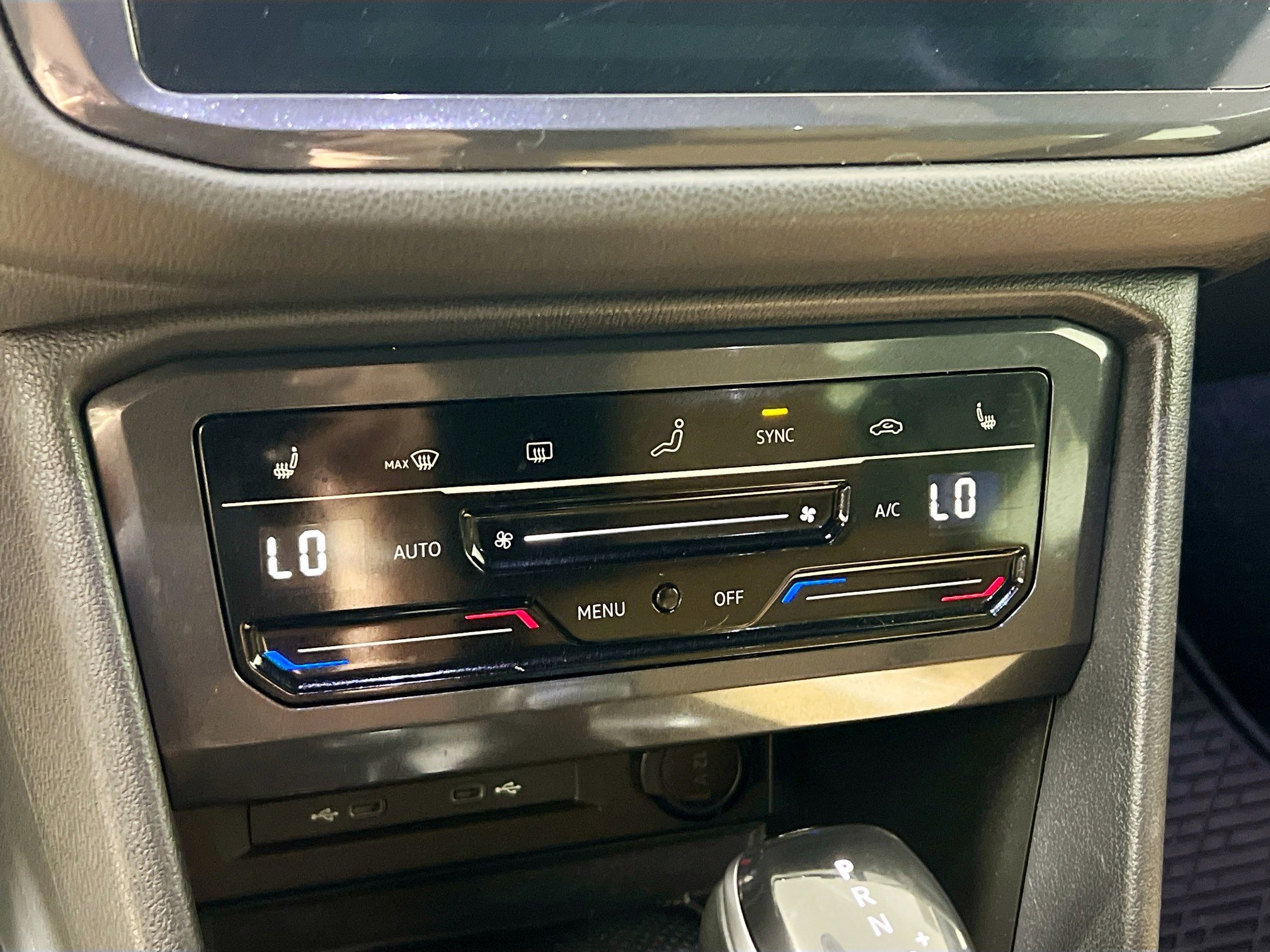 Used 2023 Volkswagen Tiguan SE AWD/4WD image 27