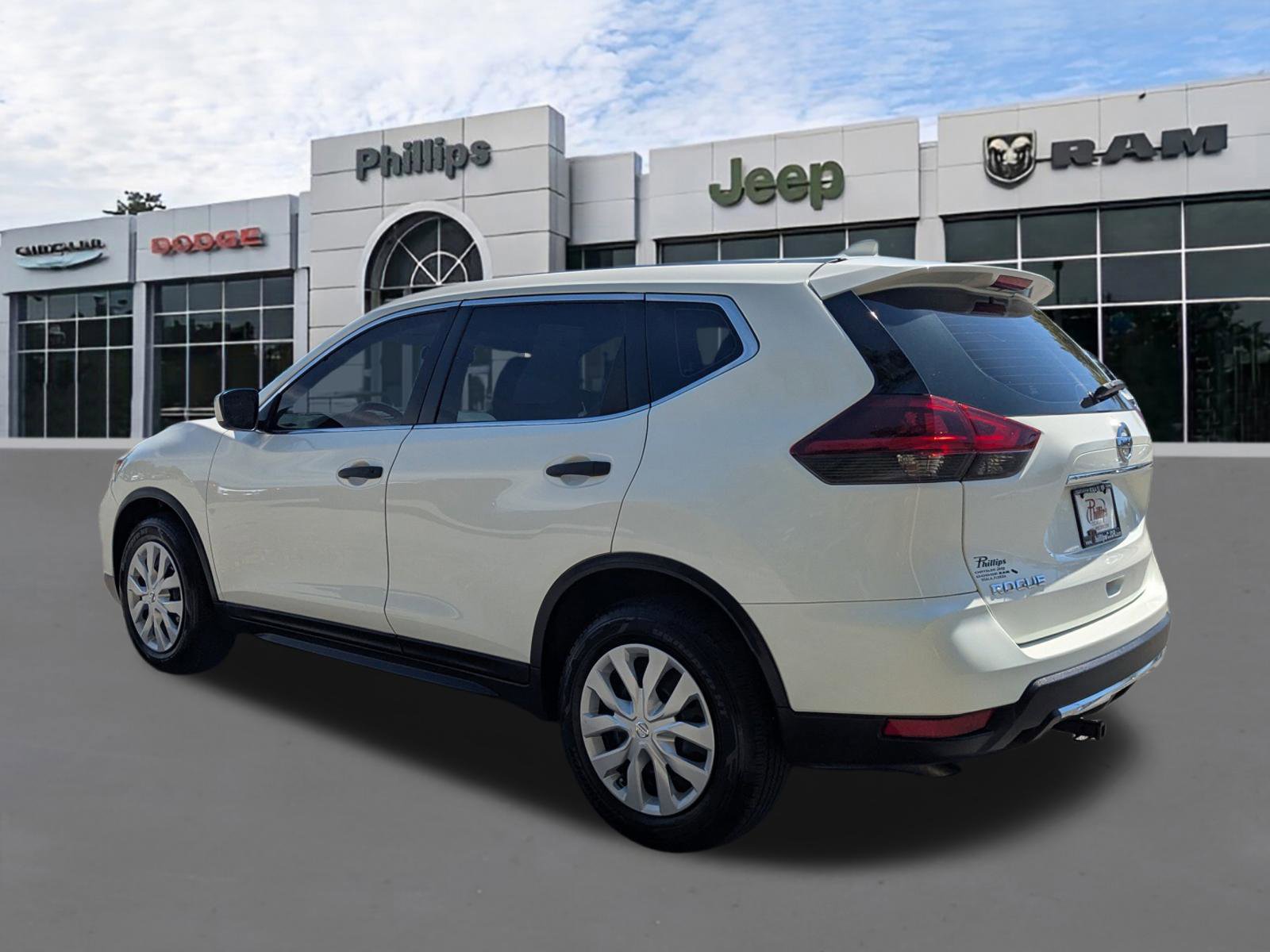 Used 2020 Nissan Rogue S image 5