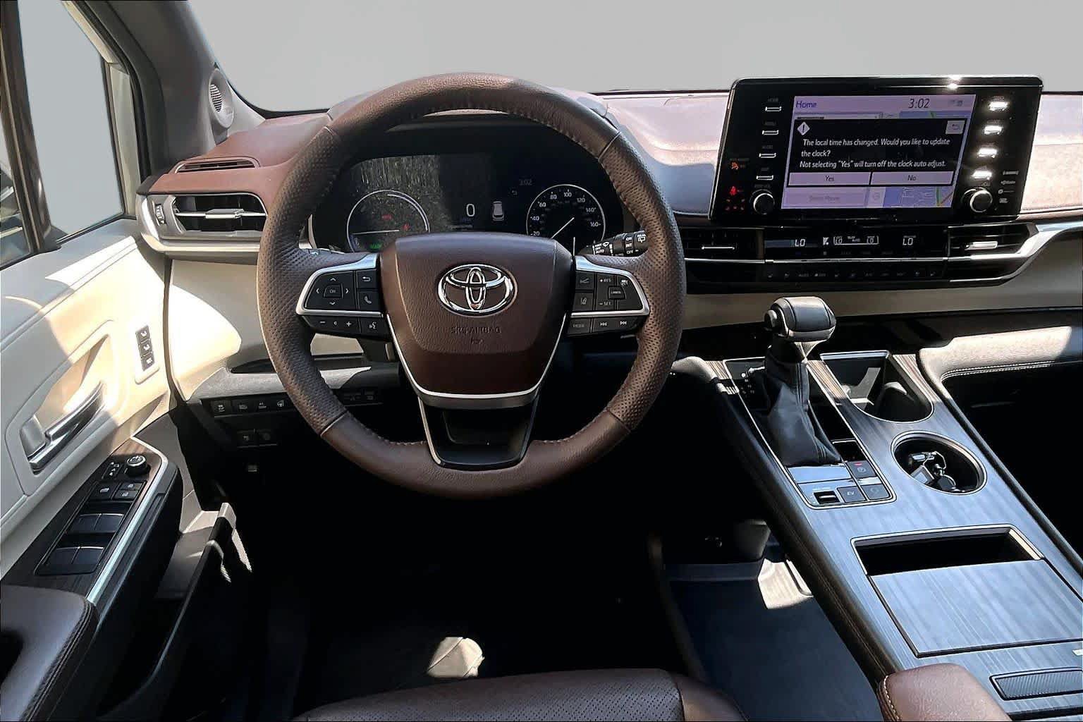Certified 2023 Toyota Sienna Platinum FWD image 6