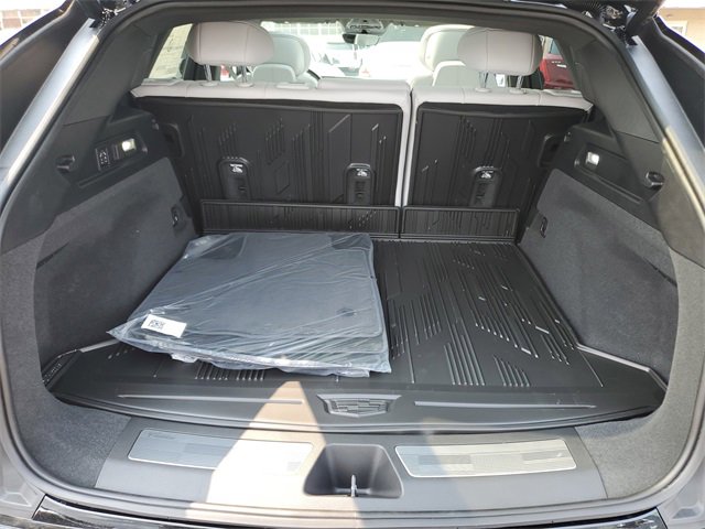 New 2025 Cadillac Lyriq Luxury image 8