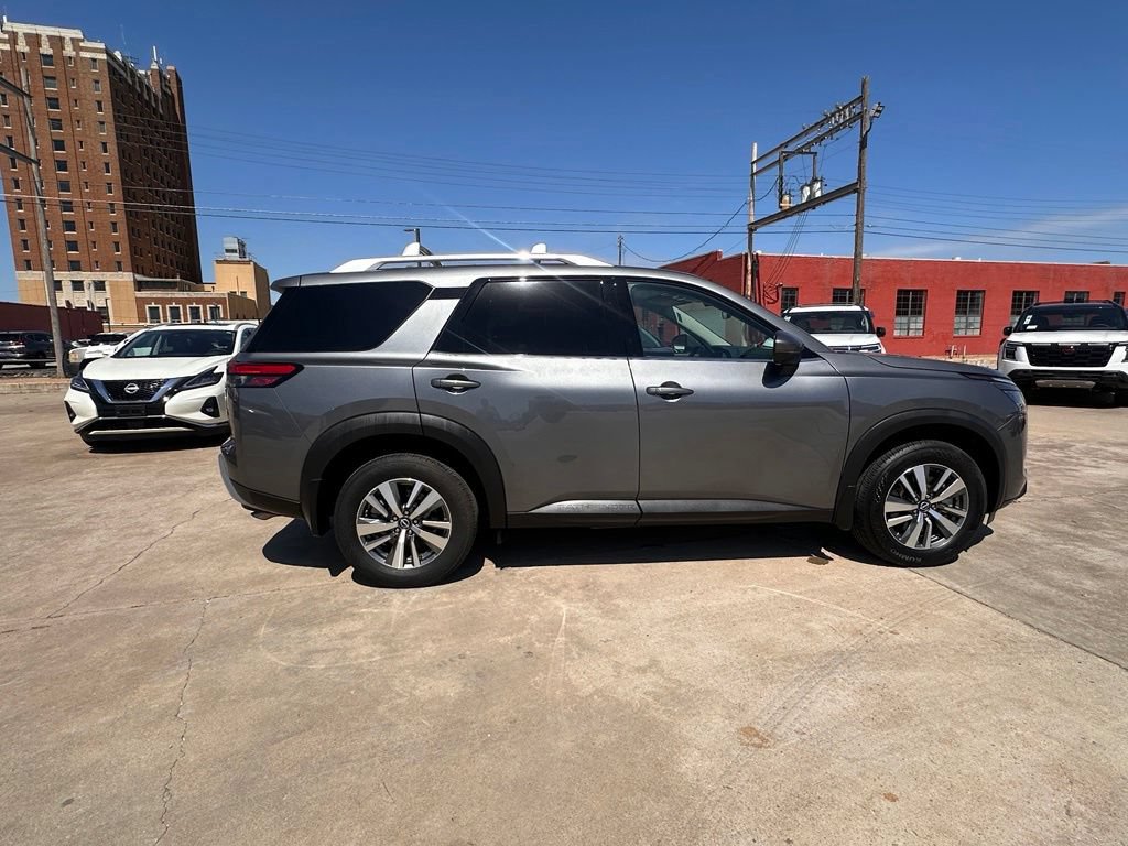 Certified 2025 Nissan Pathfinder SL AWD/4WD image 8