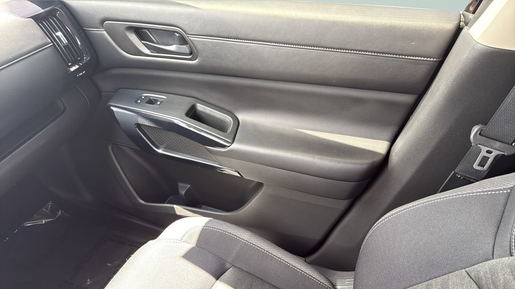 Used 2024 Nissan Pathfinder SV FWD image 19