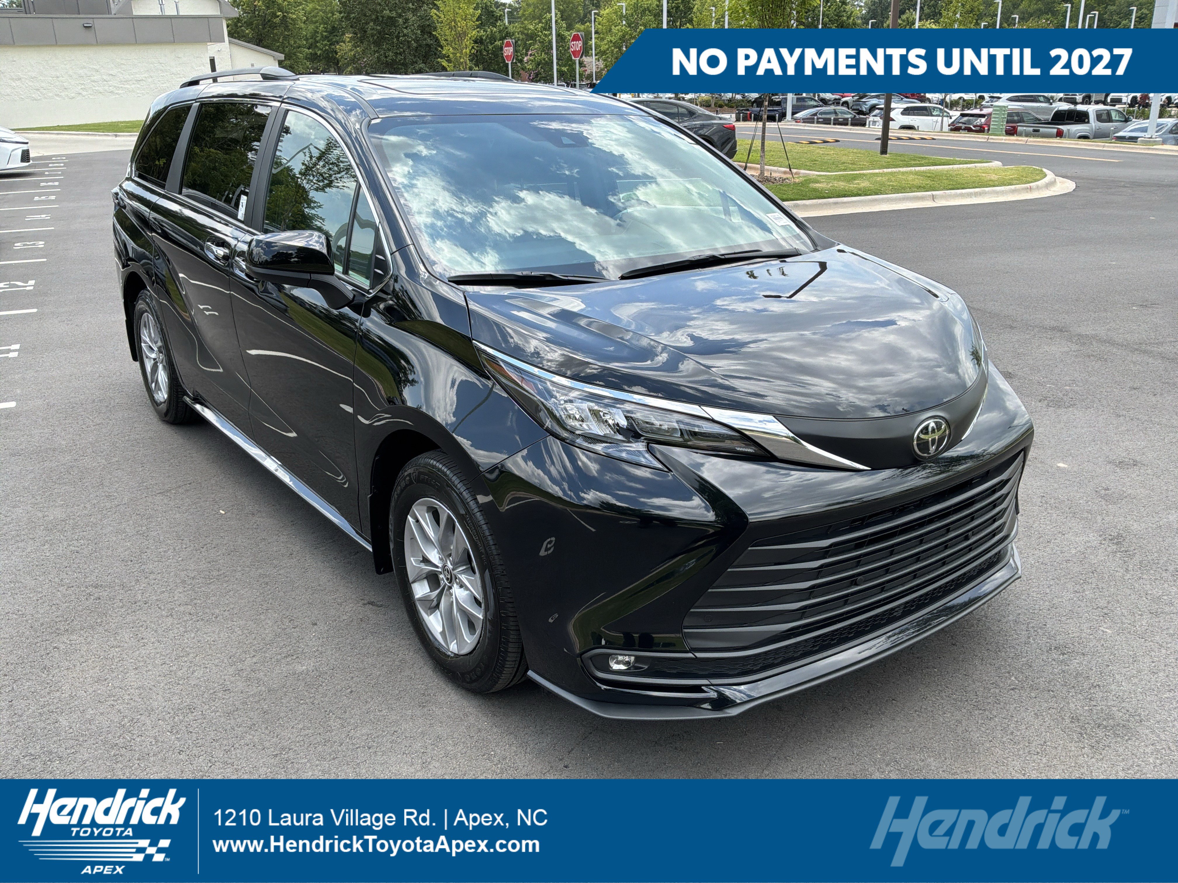 Used 2026 Toyota Sienna XLE FWD image 1
