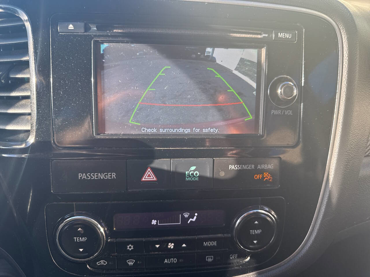 Used 2015 Mitsubishi Outlander SE image 24