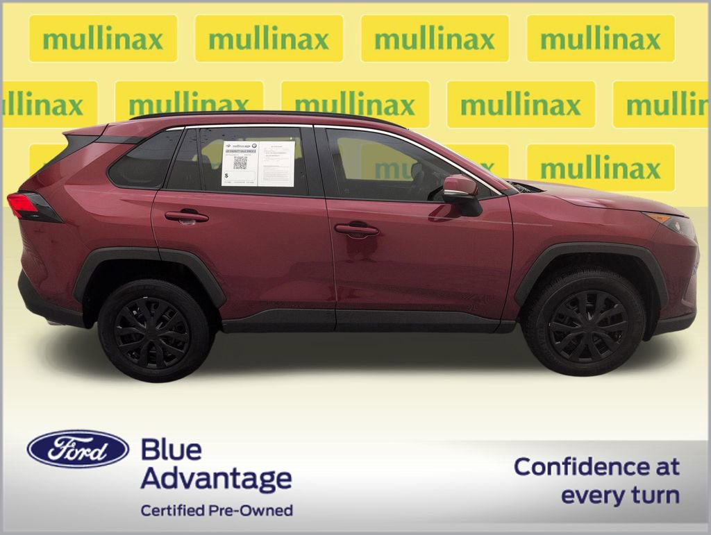 Used 2019 Toyota RAV4 LE AWD/4WD image 2