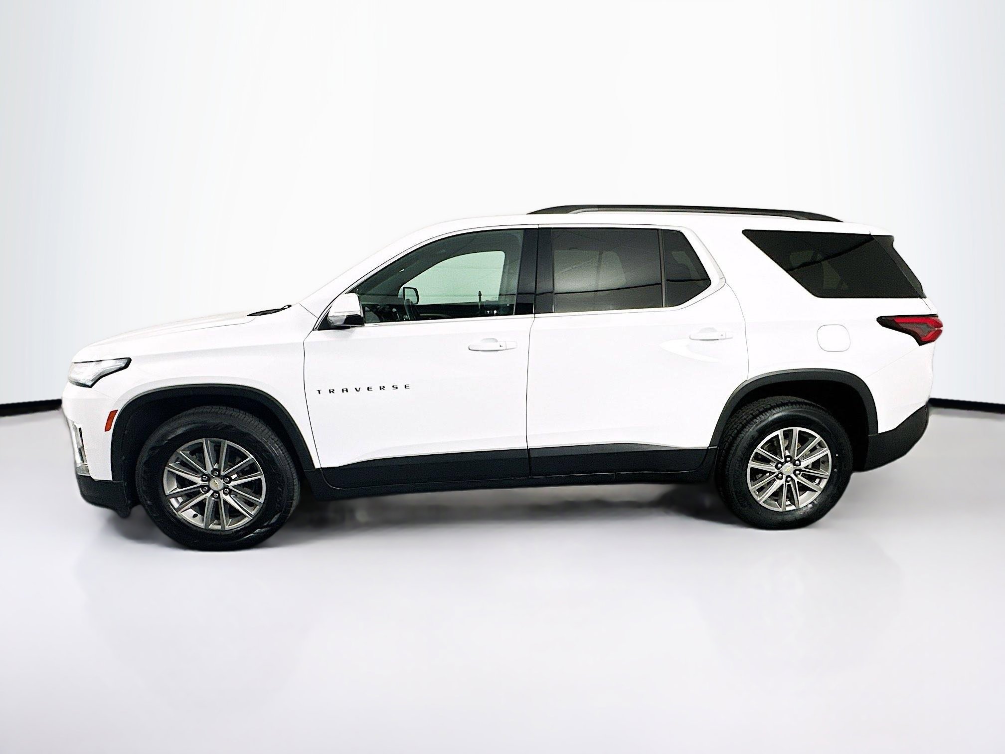 Used 2023 Chevrolet Traverse LT image 4