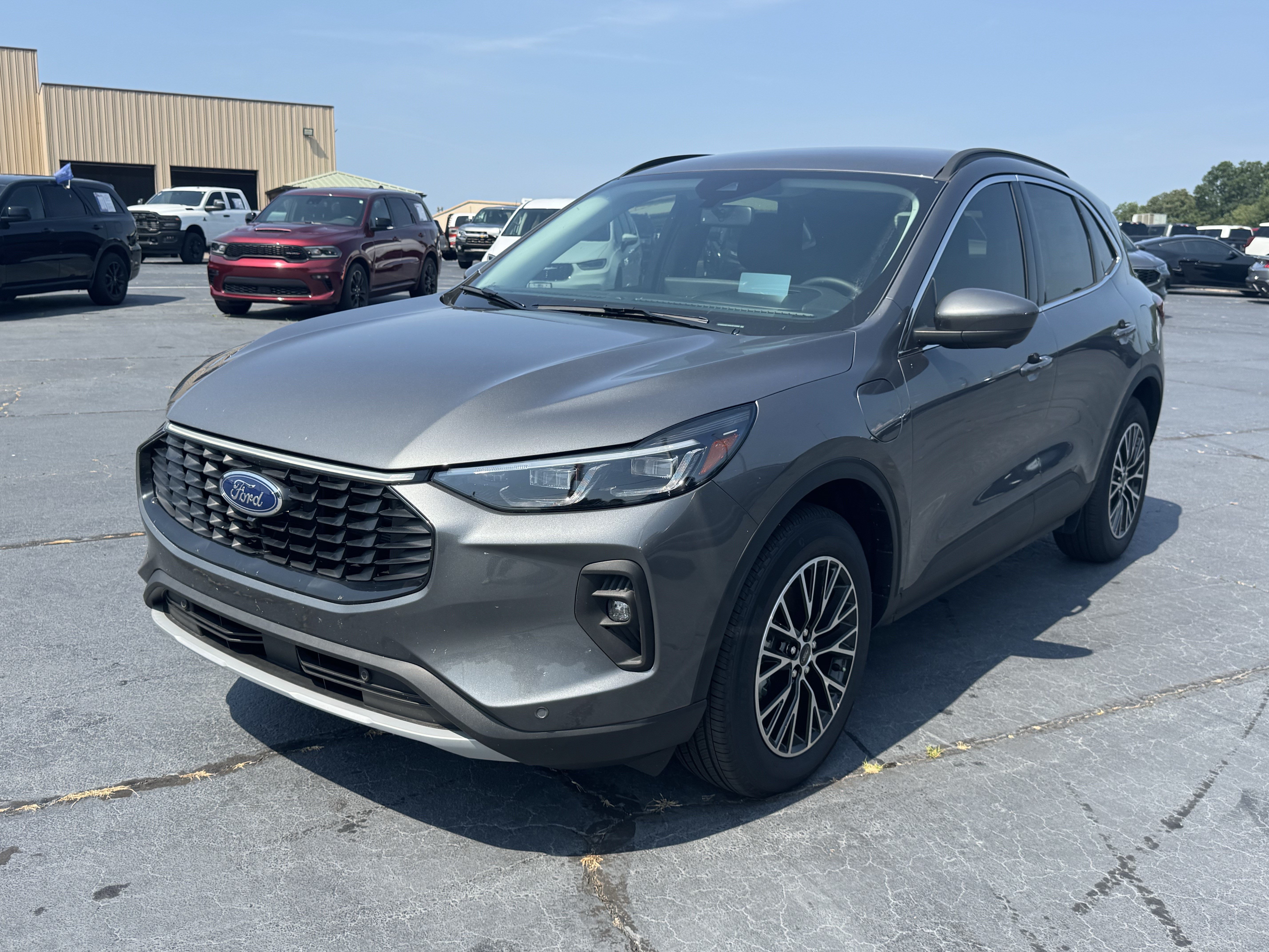 Used 2025 Ford Escape SE w/ PHEV Premium Package FWD image 7