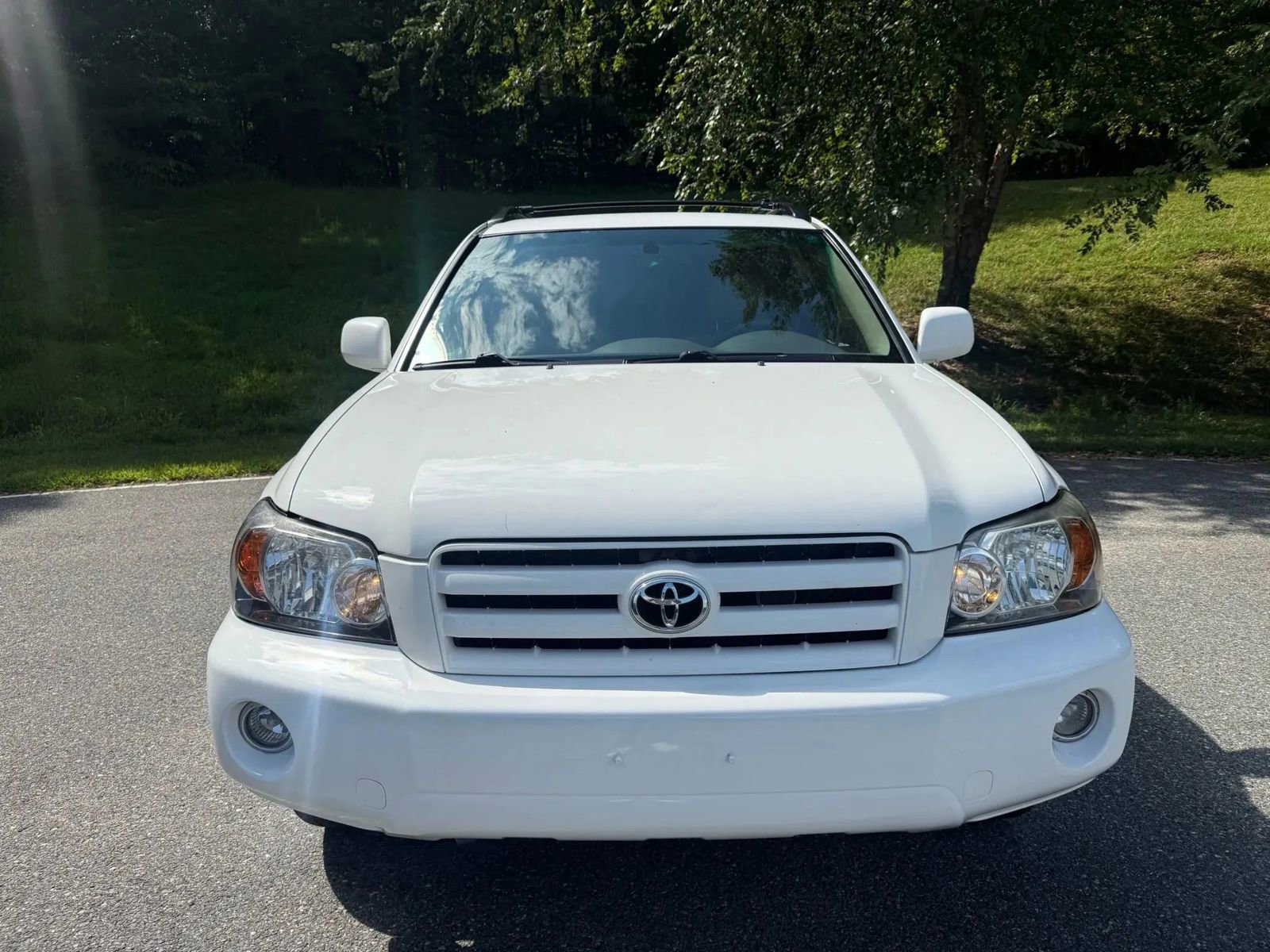 Used 2005 Toyota Highlander 4WD V6 w/ 3rd Row image 2
