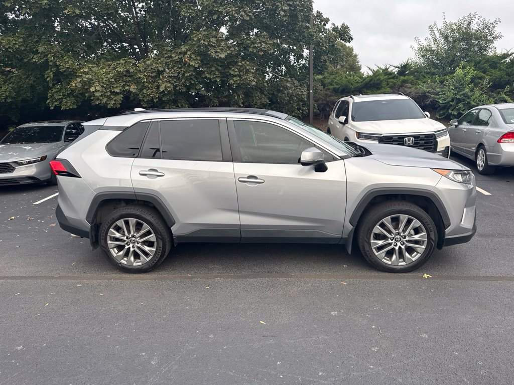 Used 2021 Toyota RAV4 XLE Premium FWD image 5