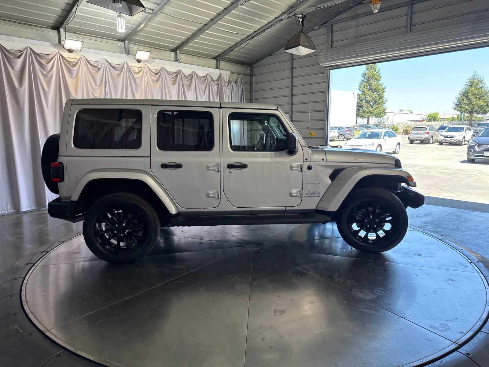 Used 2023 Jeep Wrangler Unlimited Sahara w/ Cold Weather Group AWD/4WD image 4