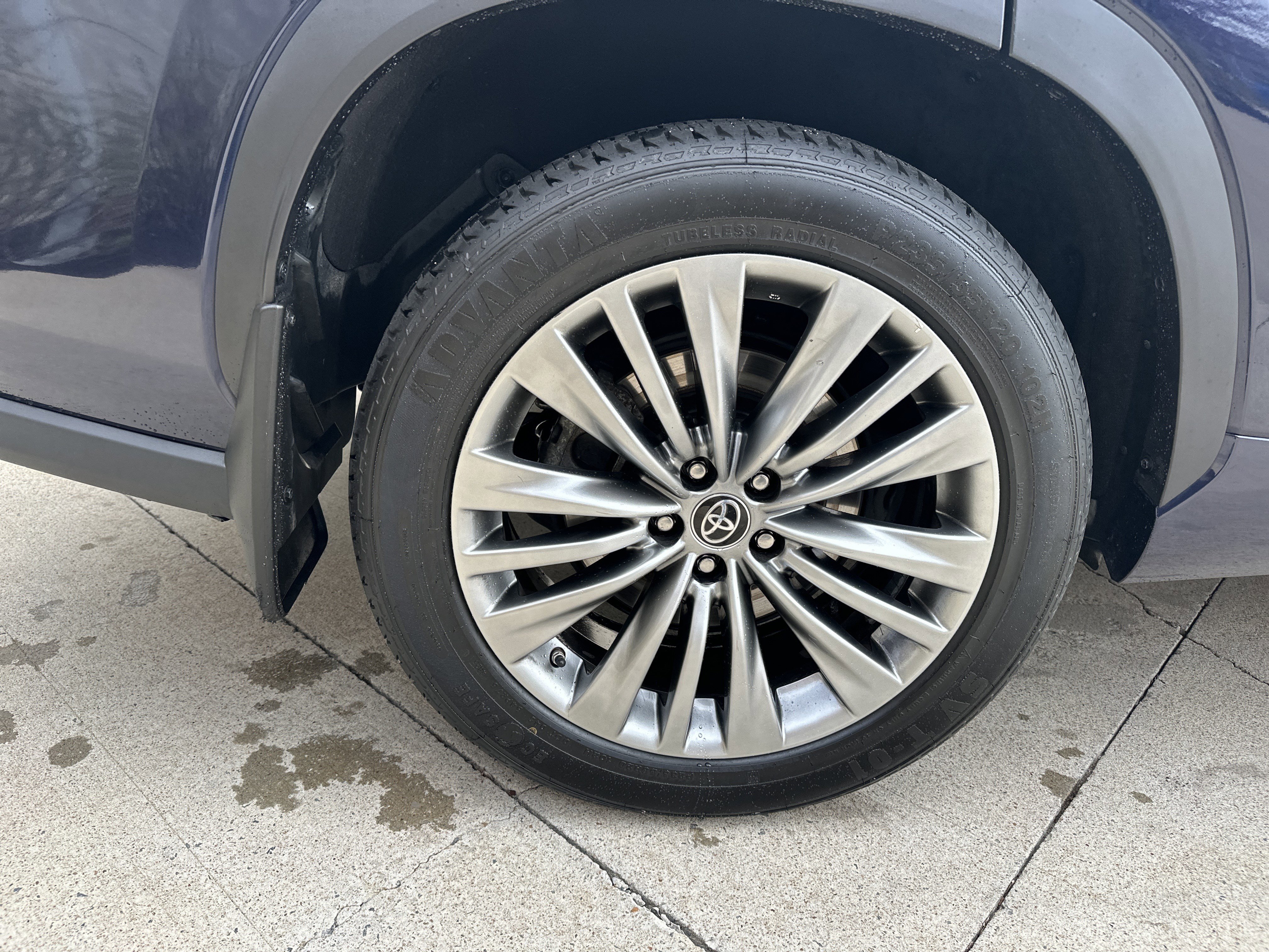 Used 2022 Toyota Highlander Platinum image 17