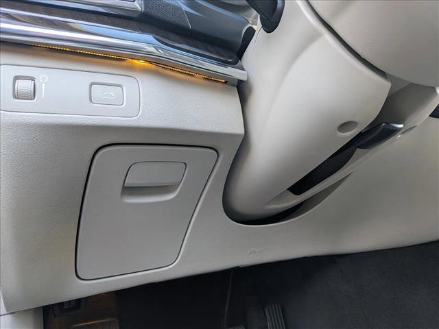 Used 2017 Volvo XC90 T6 Momentum w/ Vision Package image 18