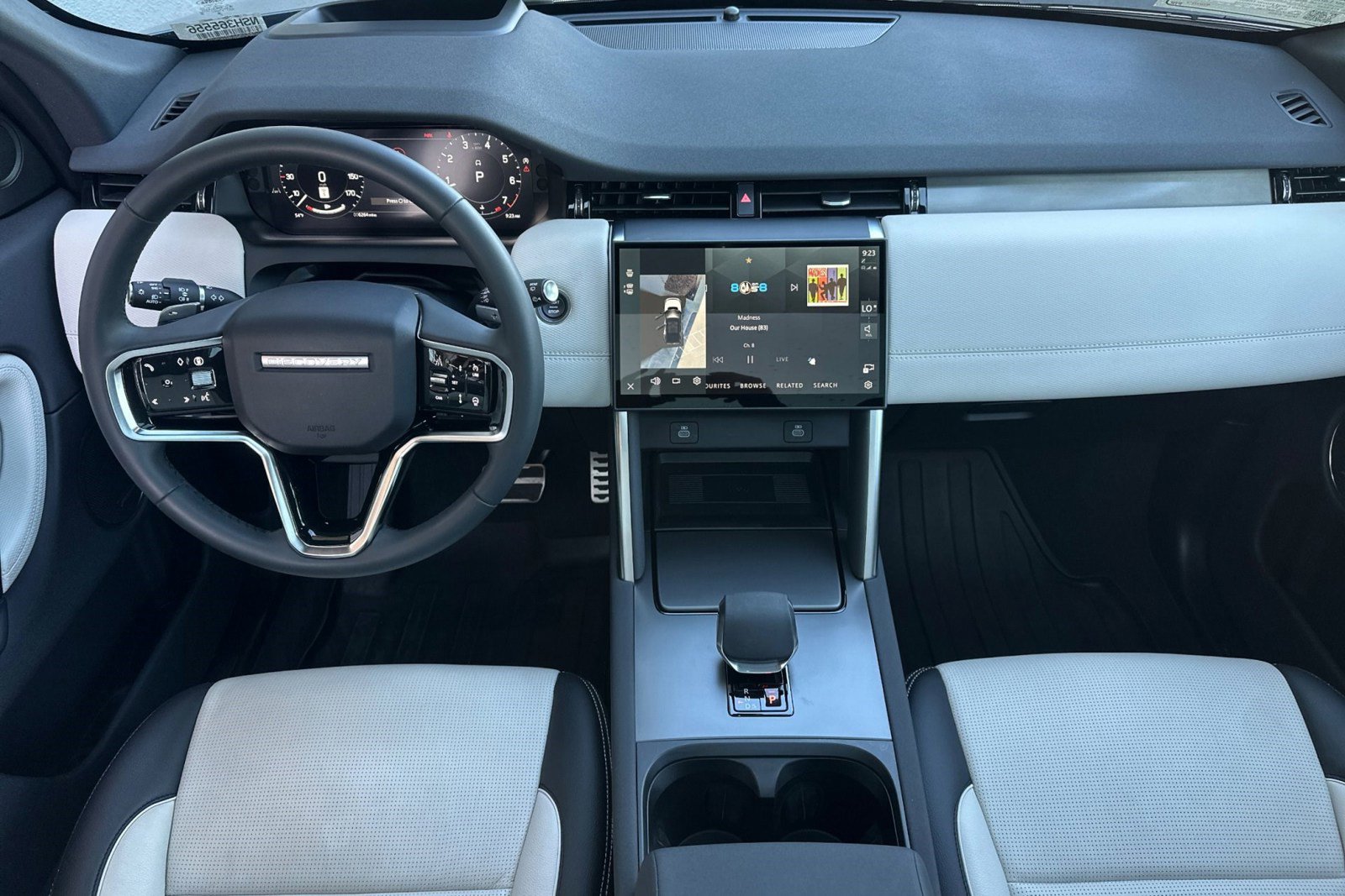 Certified 2025 Land Rover Discovery Sport Dynamic SE image 27