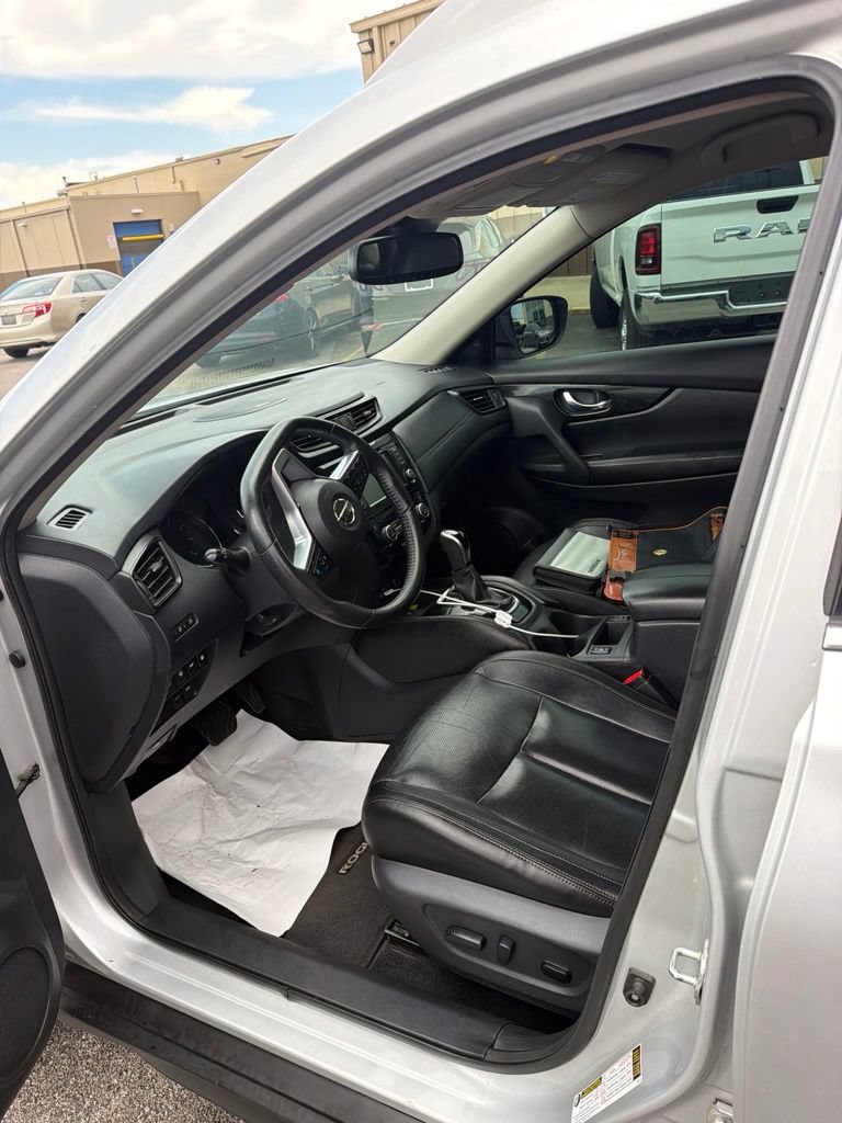 Used 2020 Nissan Rogue SL FWD image 1