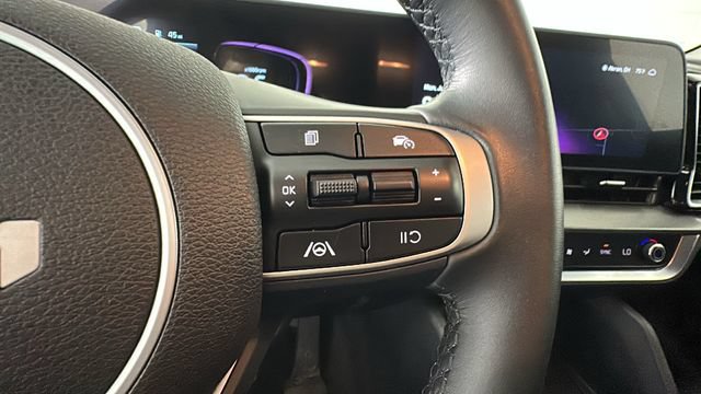 Used 2025 Kia Sportage EX FWD image 16