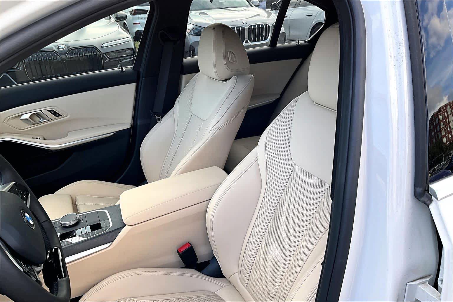 Used 2025 BMW 330i Sedan w/ Convenience Package image 6